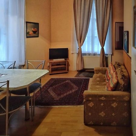 Delux Kolonada Apartment การ์โลวีวารี ภายนอก รูปภาพ
