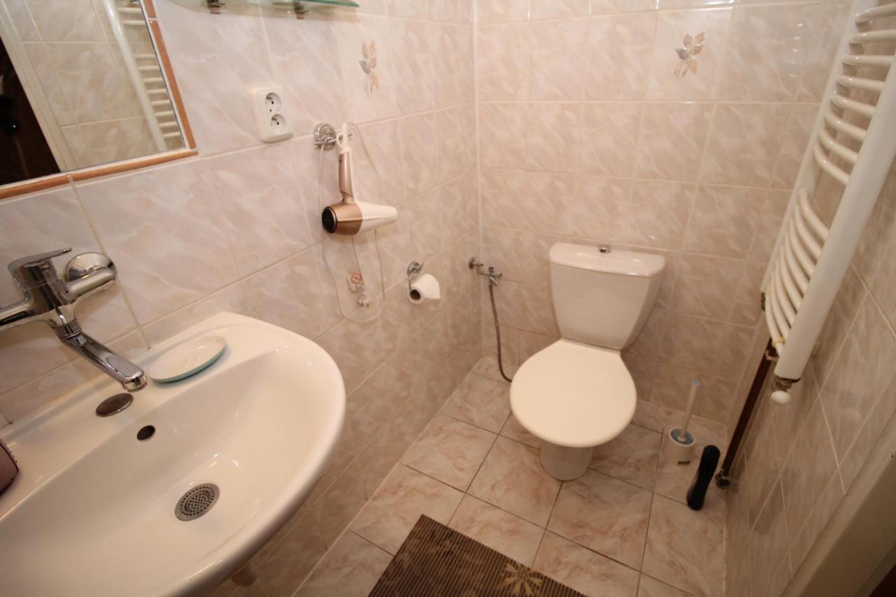 Delux Kolonada Apartment การ์โลวีวารี ภายนอก รูปภาพ