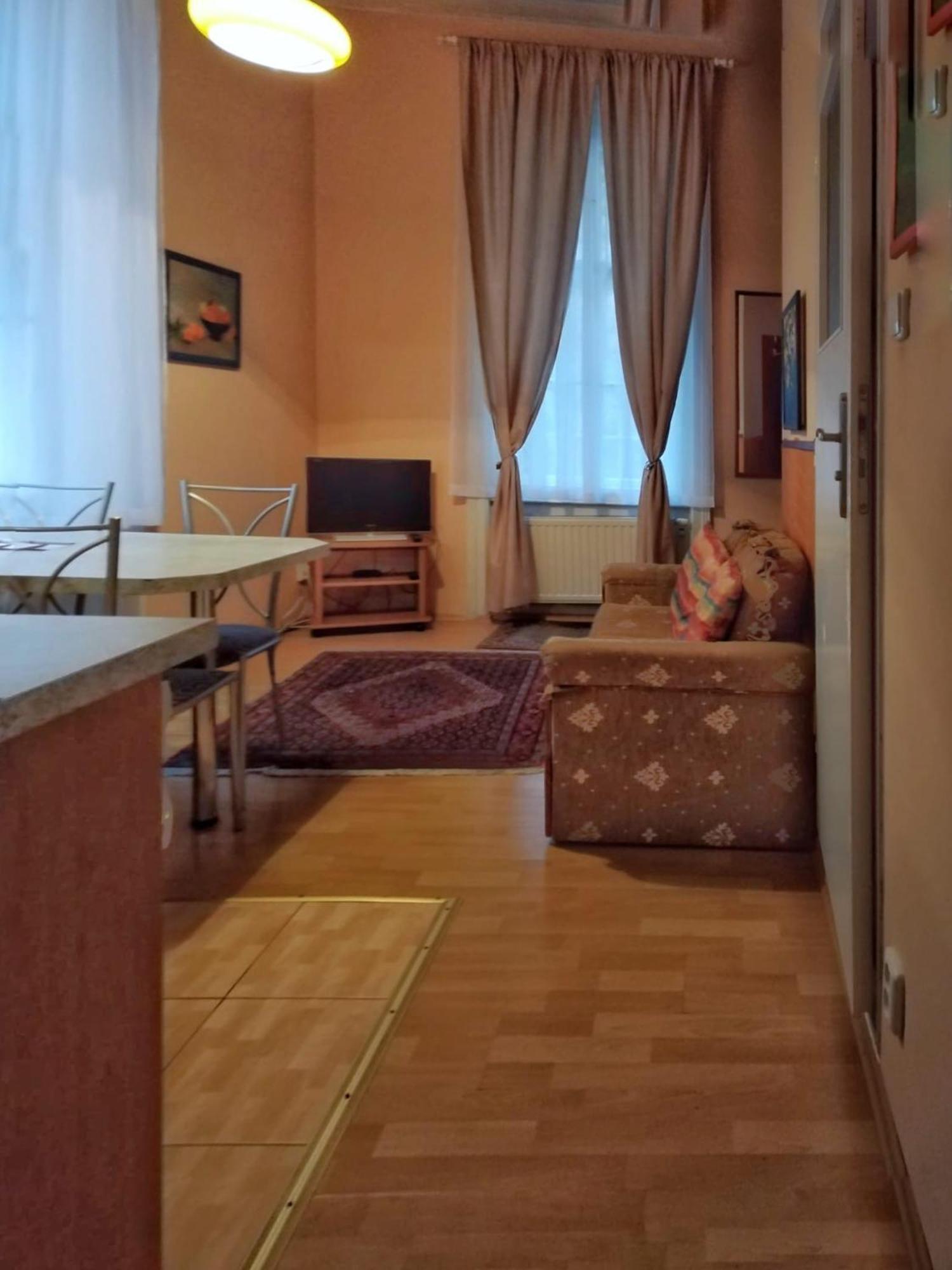 Delux Kolonada Apartment การ์โลวีวารี ภายนอก รูปภาพ